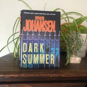Dark Summer by Author Iris Johansen Hardcover Book Suspense Thriller. Pre owned‎